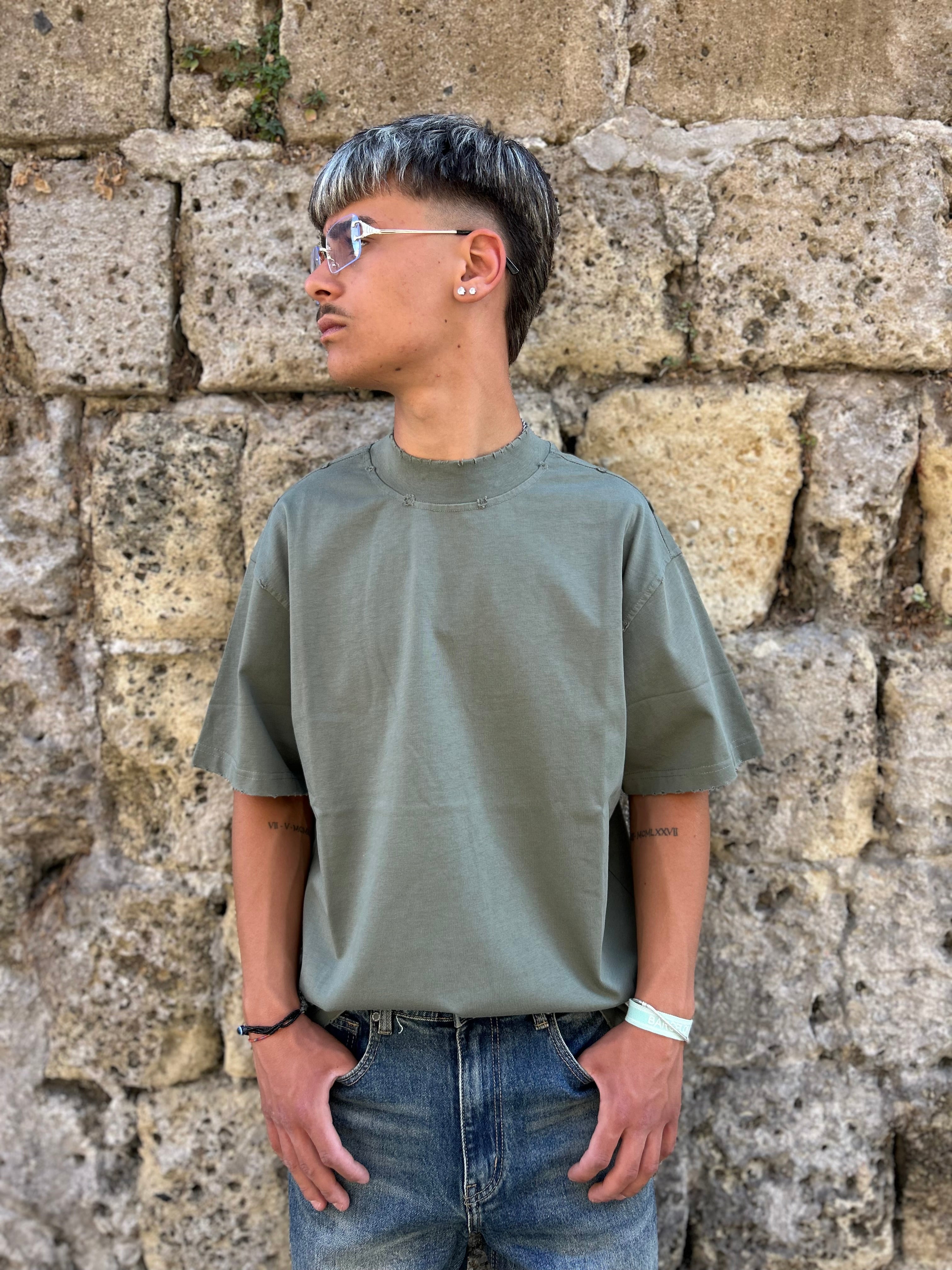 T-SHIRT MEZZO COLLO (CON ROTTURE)